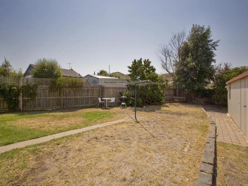 4 Sycamore Street, Hamlyn Heights VIC 3215