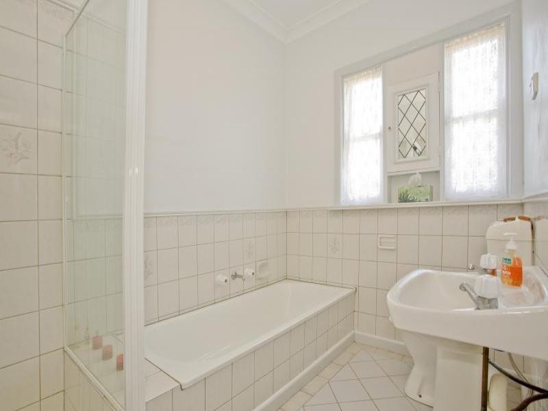 4 Sycamore Street, Hamlyn Heights VIC 3215