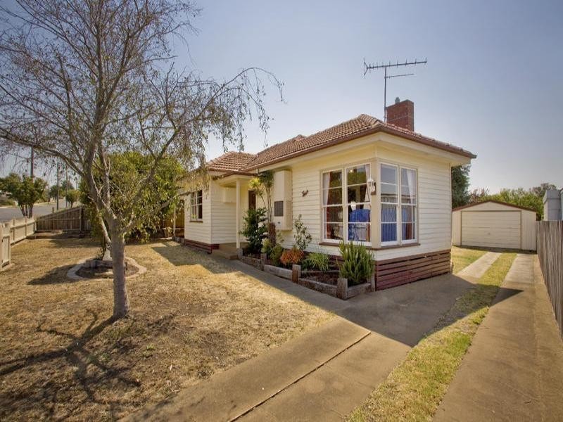 4 Sycamore Street, Hamlyn Heights VIC 3215