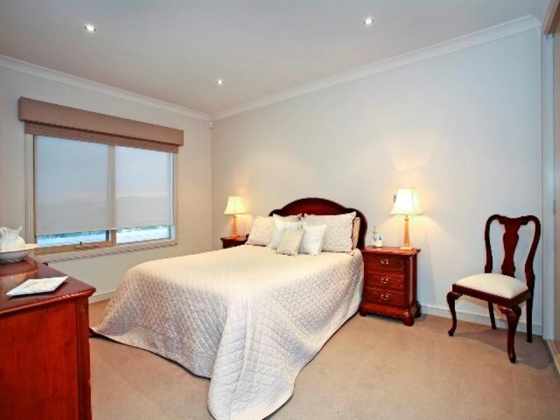 1 Saffron Street, Newtown VIC 3220