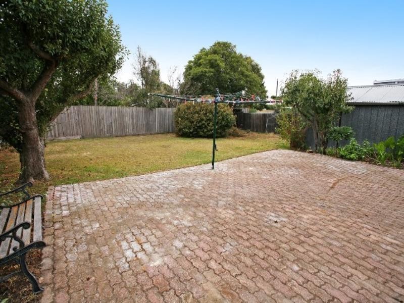 4 Emerald Court, Belmont VIC 3216