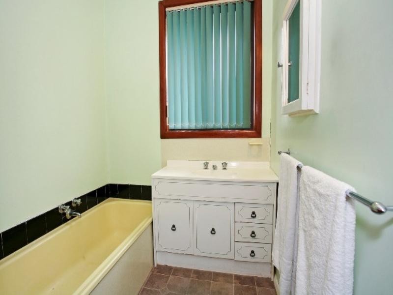 4 Emerald Court, Belmont VIC 3216