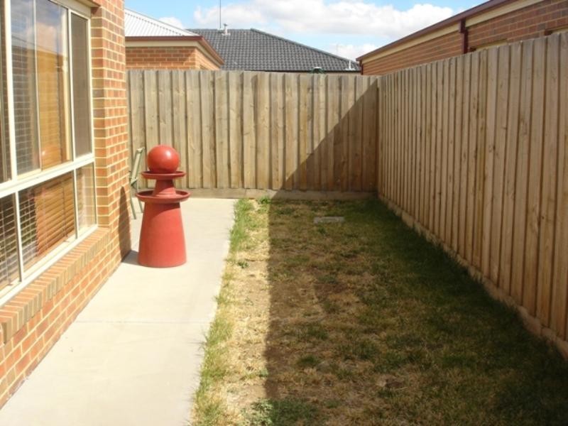 25a Paratone Crescent, St Albans Park VIC 3219