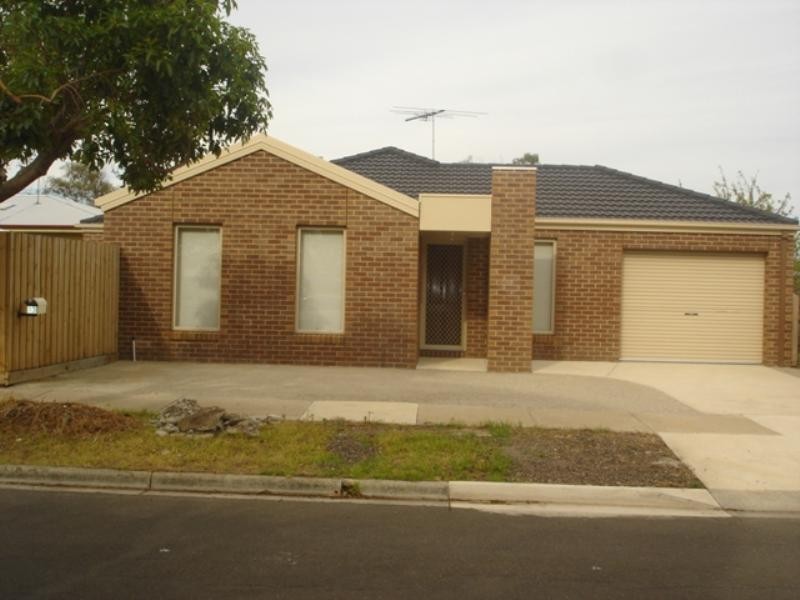 13 Yalloak Street, Norlane VIC 3214