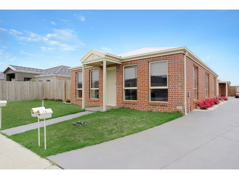 1/18 Roseview Way, St Albans Park VIC 3219