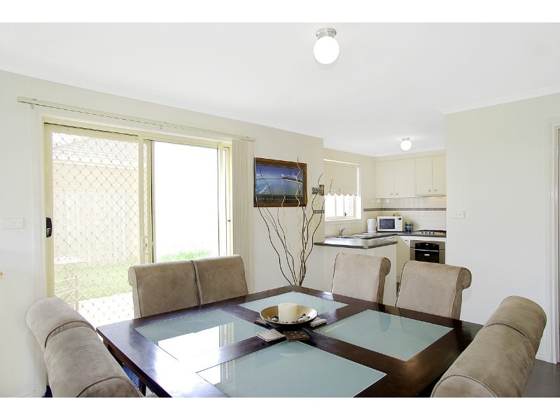 1/18 Roseview Way, St Albans Park VIC 3219
