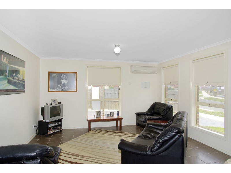 1/18 Roseview Way, St Albans Park VIC 3219