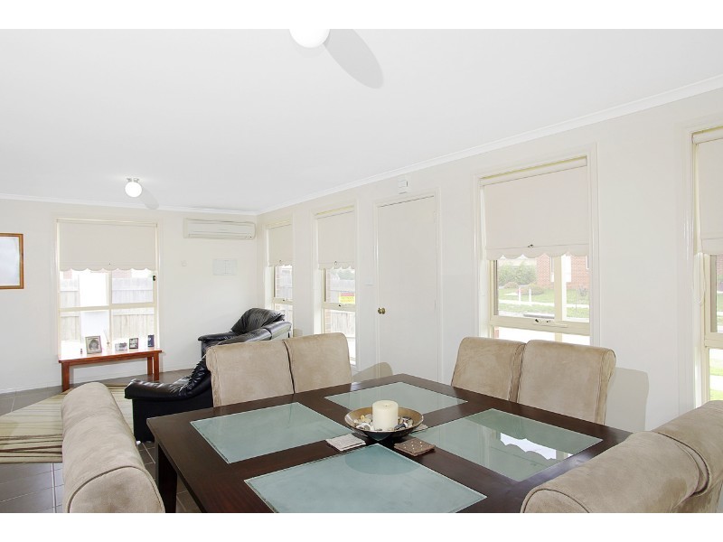 1/18 Roseview Way, St Albans Park VIC 3219