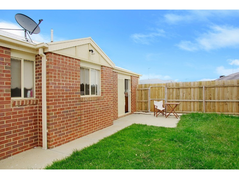 1/18 Roseview Way, St Albans Park VIC 3219