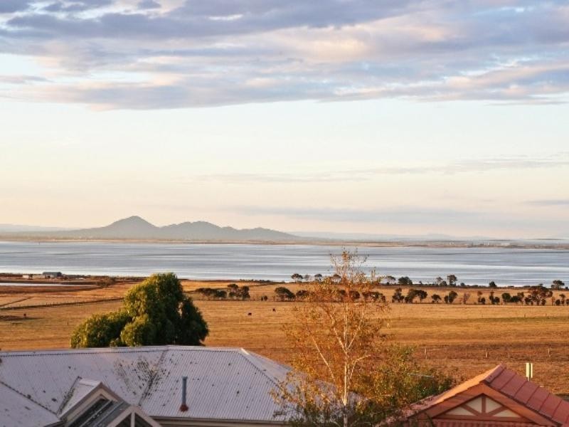 28 Viewbay Drive, Leopold VIC 3224