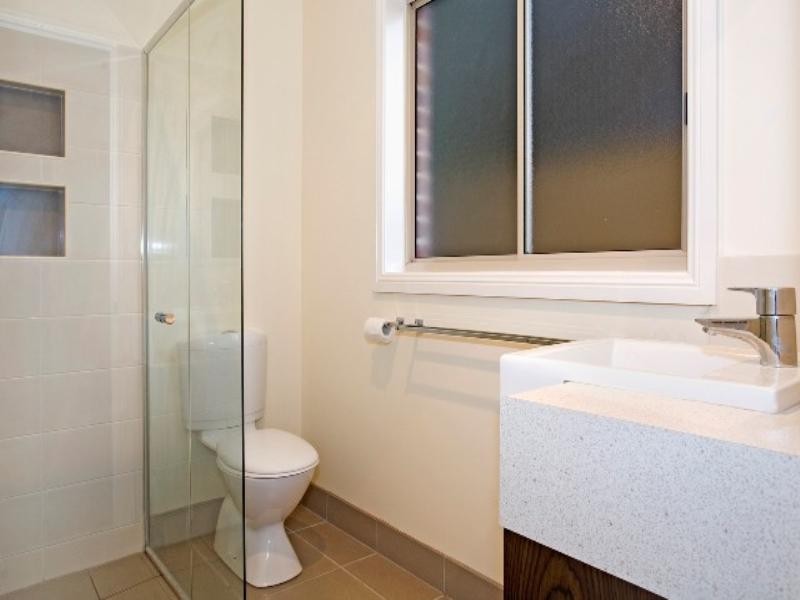 2/15 Sydenham Avenue, Manifold Heights VIC 3218