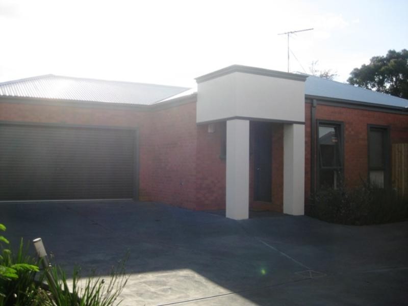 3/8 Sheridan Street, Hamlyn Heights VIC 3215