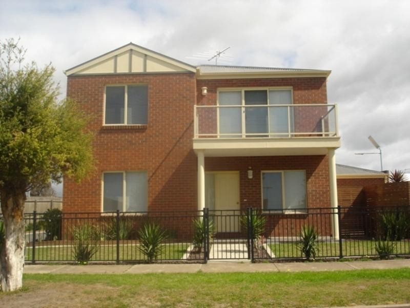 1/10 Beulah Street, Hamlyn Heights VIC 3215