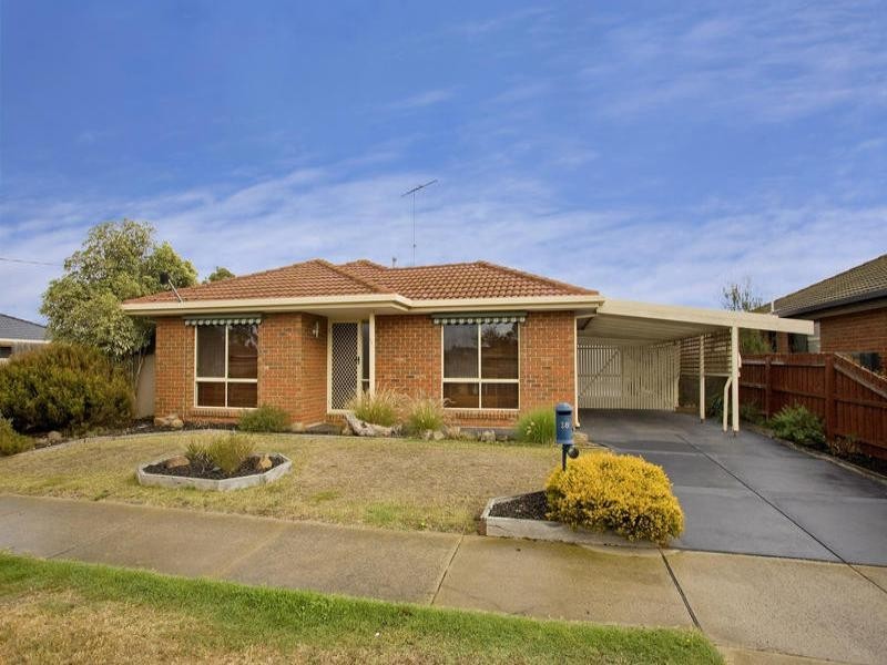 18 Trenton Parade, St Albans Park VIC 3219