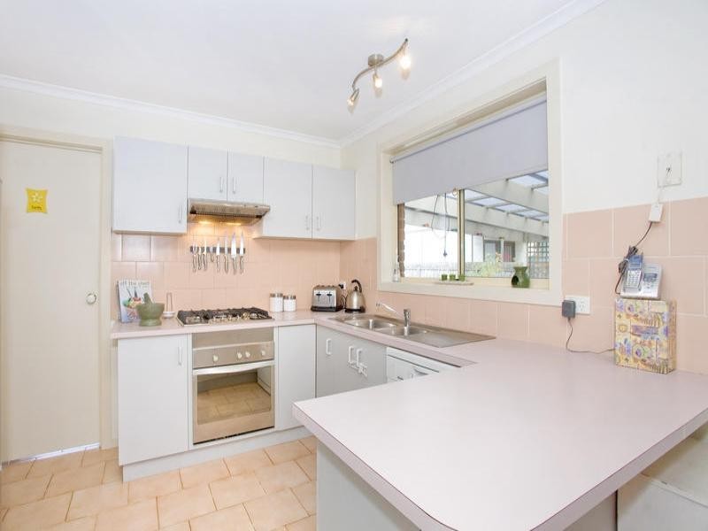 18 Trenton Parade, St Albans Park VIC 3219