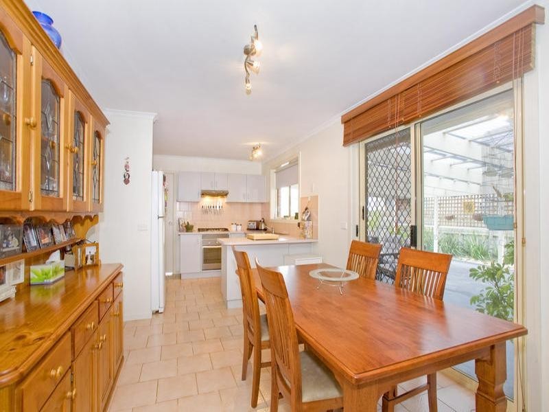 18 Trenton Parade, St Albans Park VIC 3219