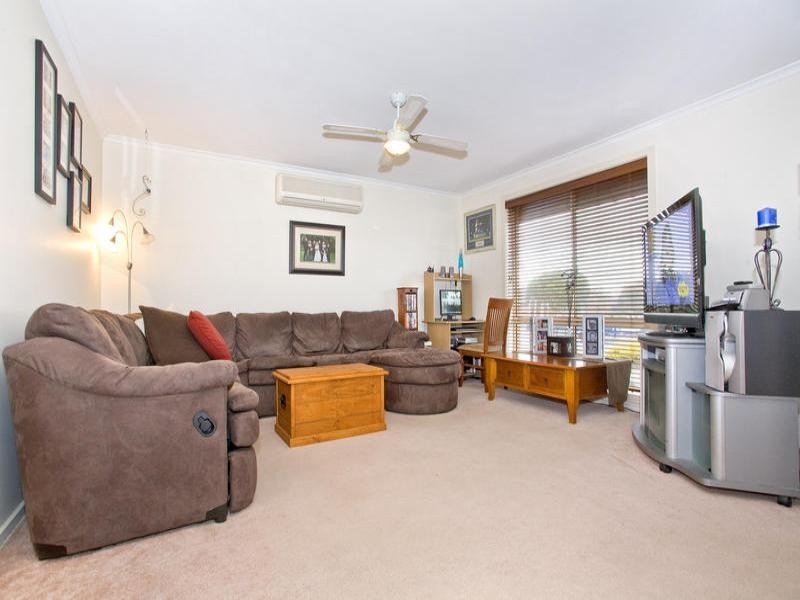 18 Trenton Parade, St Albans Park VIC 3219