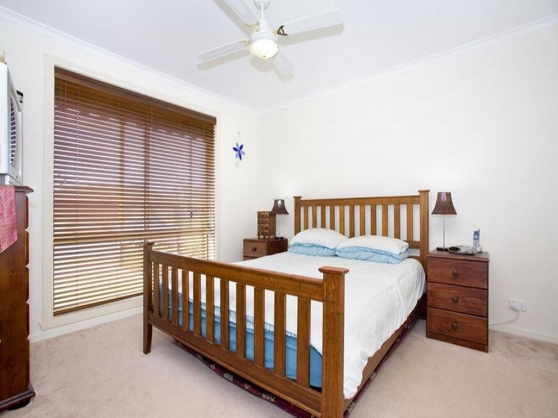 18 Trenton Parade, St Albans Park VIC 3219