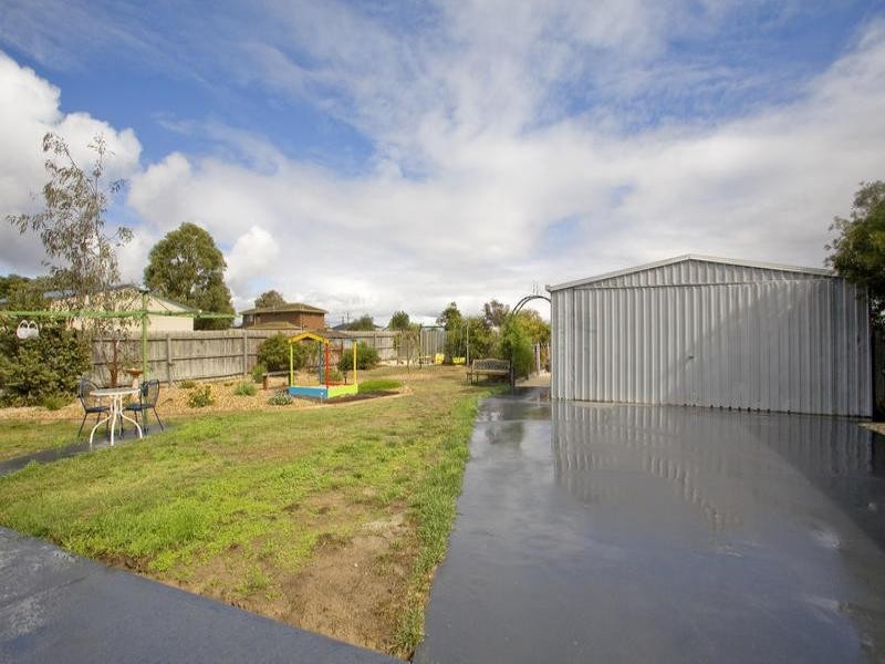 18 Trenton Parade, St Albans Park VIC 3219