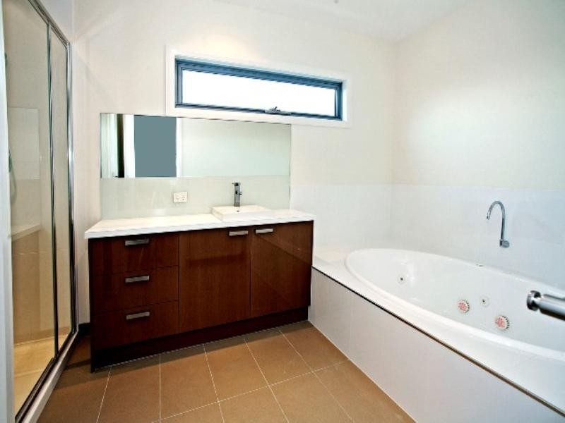 9 Bayswater Road, Newtown VIC 3220