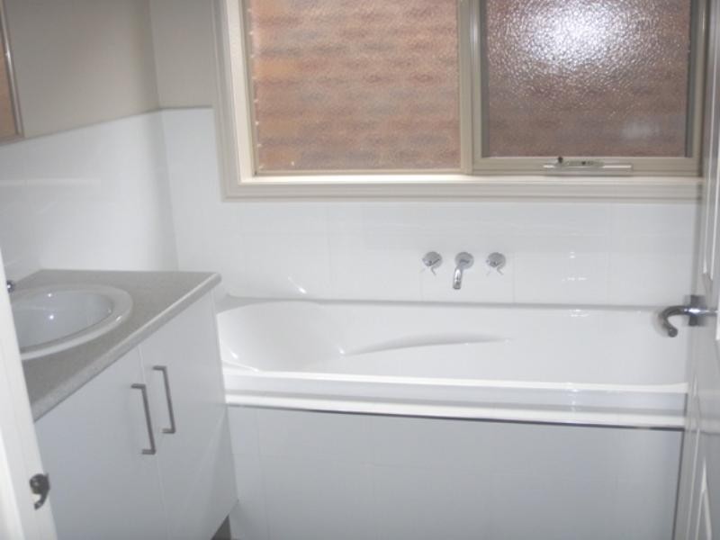 3/8-10 Breadalbane Street, Newcomb VIC 3219