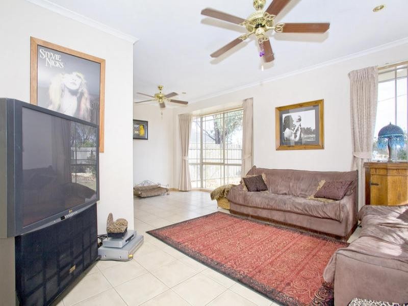 23 Carbine Drive, St Albans Park VIC 3219
