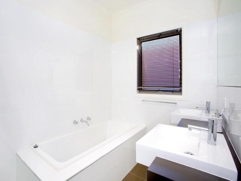 2/14 Francis Street, Belmont VIC 3216