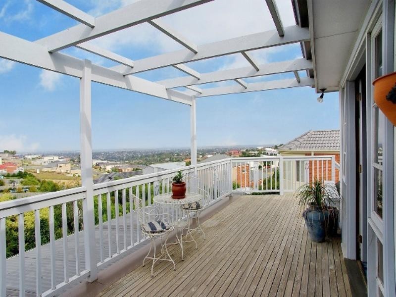 27 Clydesdale Way, Highton VIC 3216