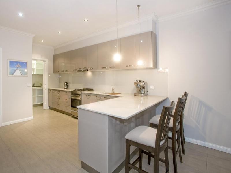 6 Clarke Street, Newtown VIC 3220