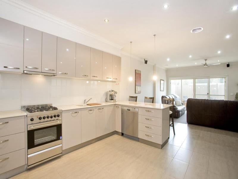 4 Clarke Street, Newtown VIC 3220