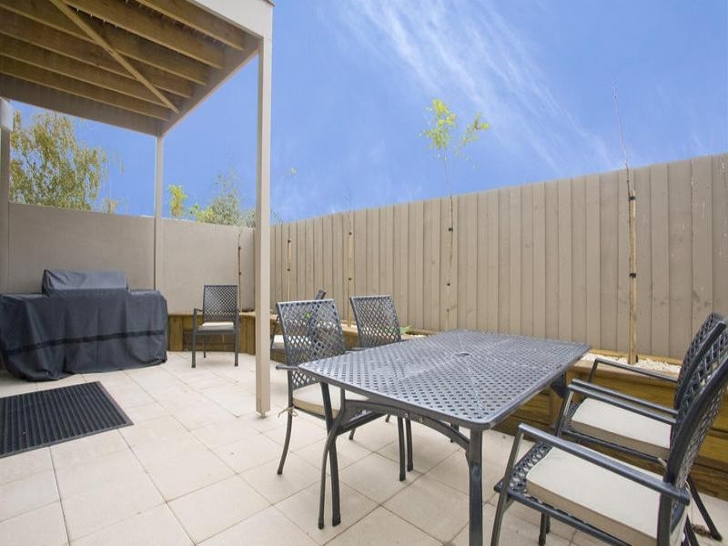 4 Clarke Street, Newtown VIC 3220