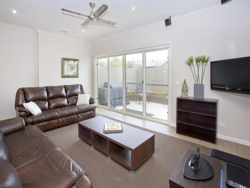 4 Clarke Street, Newtown VIC 3220