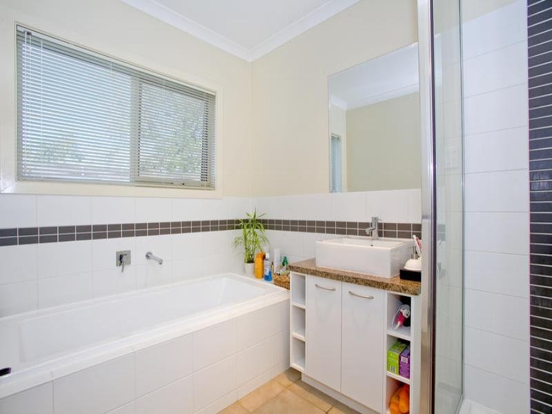 31 Glenfine Avenue, Hamlyn Heights VIC 3215