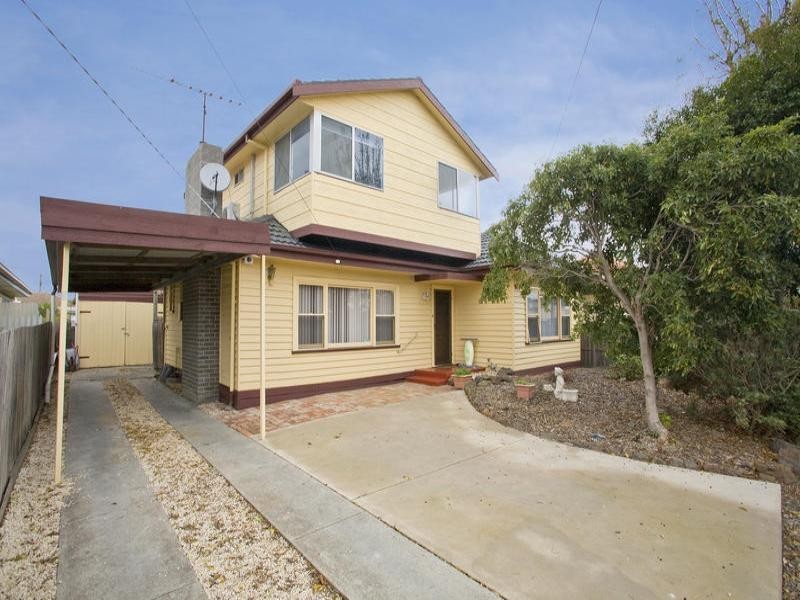 8 Glover Street, Newcomb VIC 3219