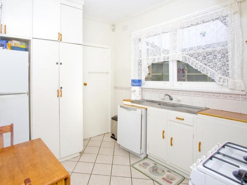 8 Glover Street, Newcomb VIC 3219