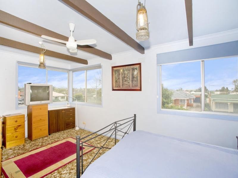 8 Glover Street, Newcomb VIC 3219