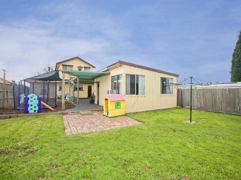 8 Glover Street, Newcomb VIC 3219