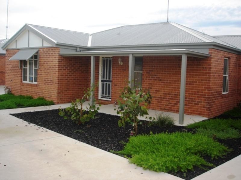 2/27 Barnfather Street, East Geelong VIC 3219