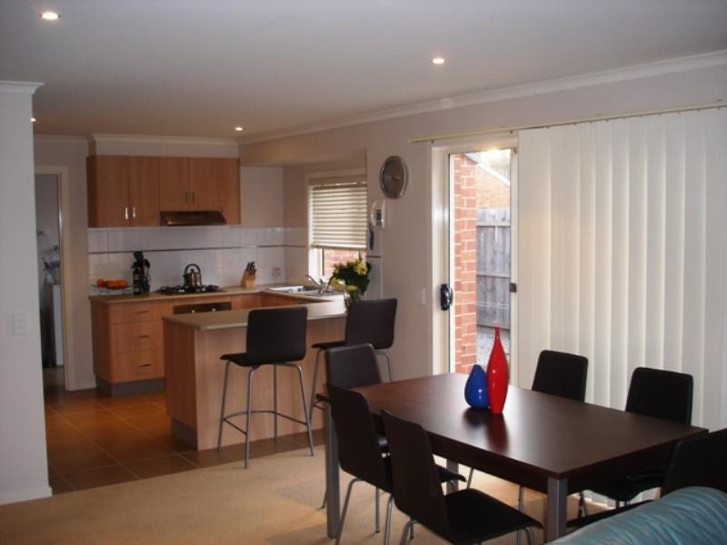 2/27 Barnfather Street, East Geelong VIC 3219