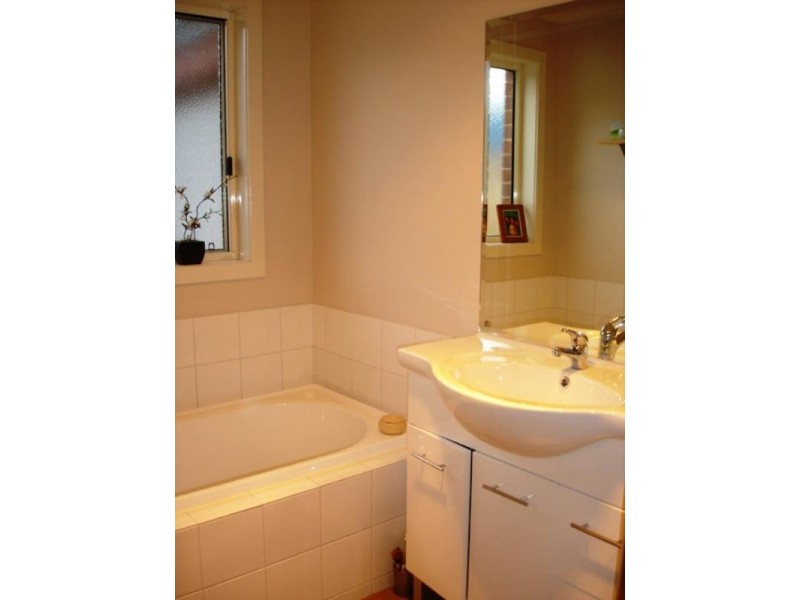 2/27 Barnfather Street, East Geelong VIC 3219