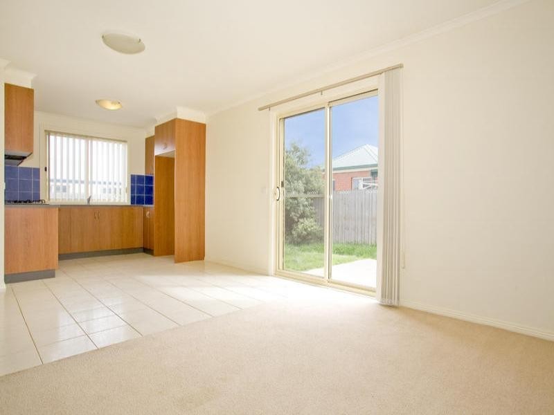 3/32 Myrtle Grove, North Shore VIC 3214