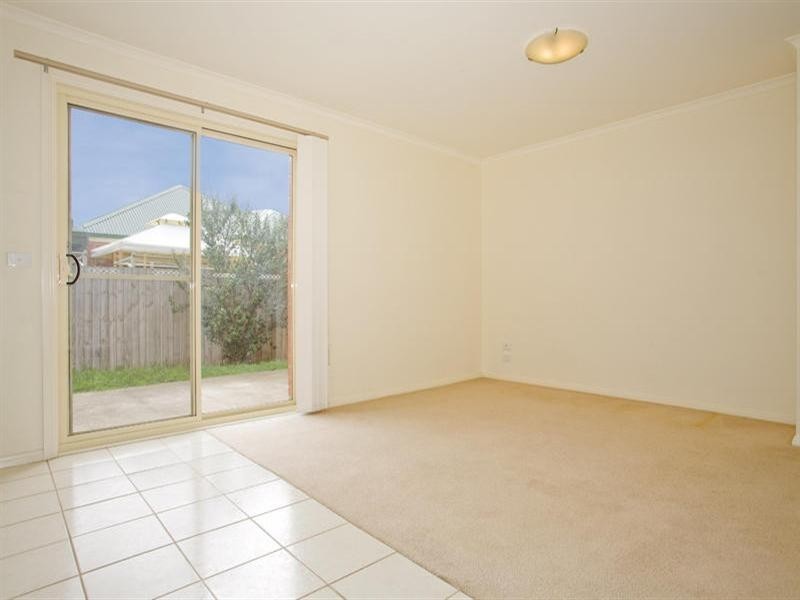 3/32 Myrtle Grove, North Shore VIC 3214