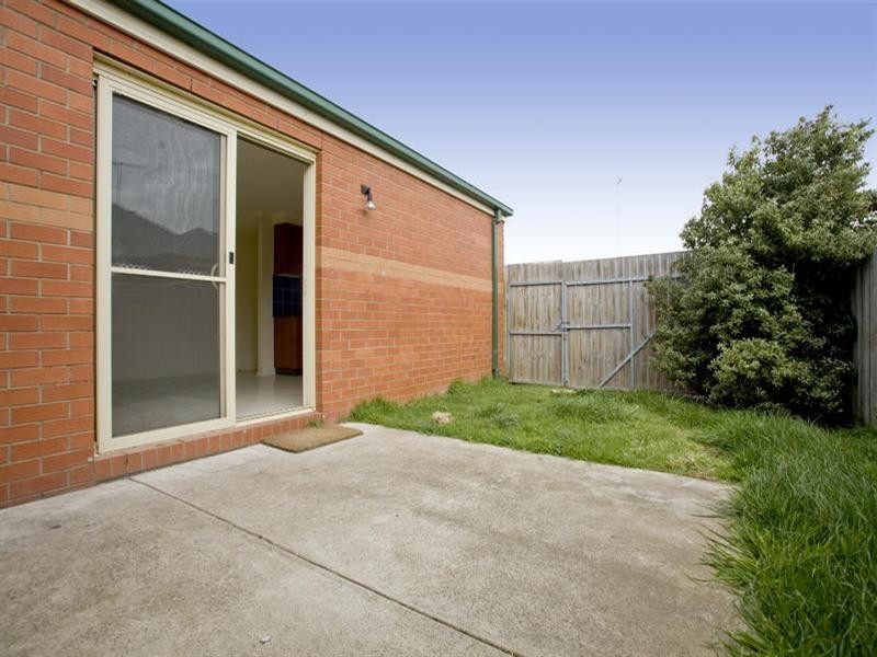 3/32 Myrtle Grove, North Shore VIC 3214