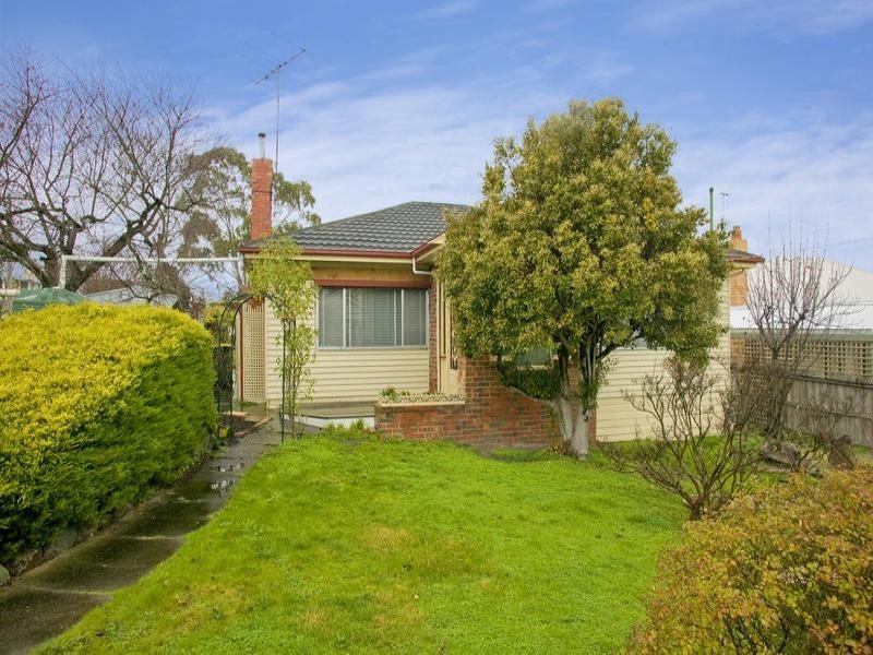 17 Harcourt Street, Newtown VIC 3220