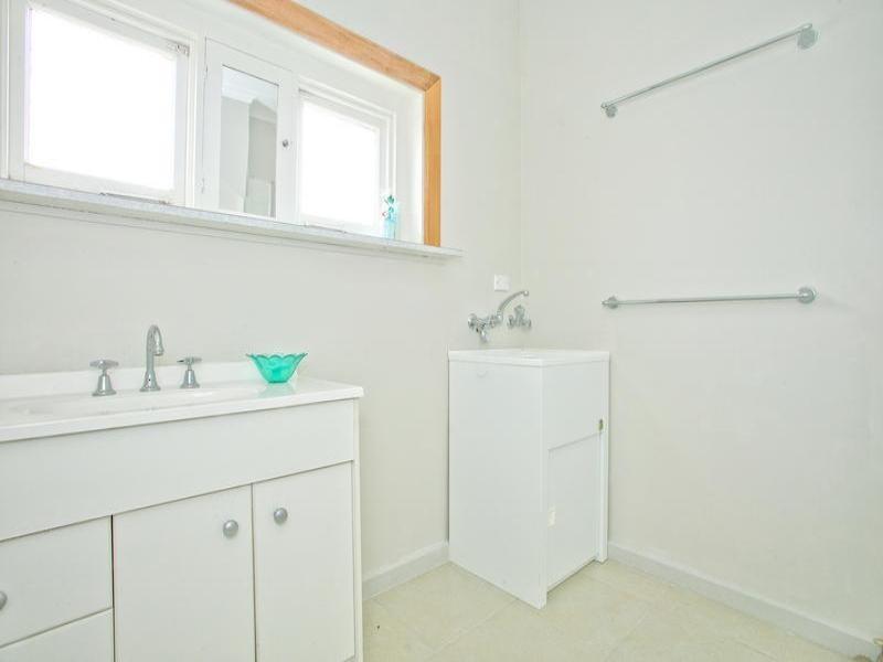 17 Harcourt Street, Newtown VIC 3220