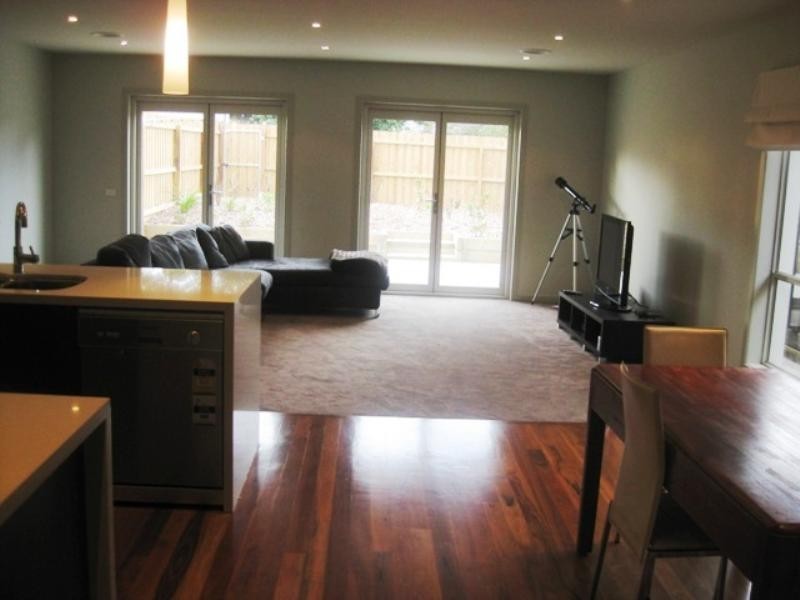 2/14A Nicholas Street, Newtown VIC 3220