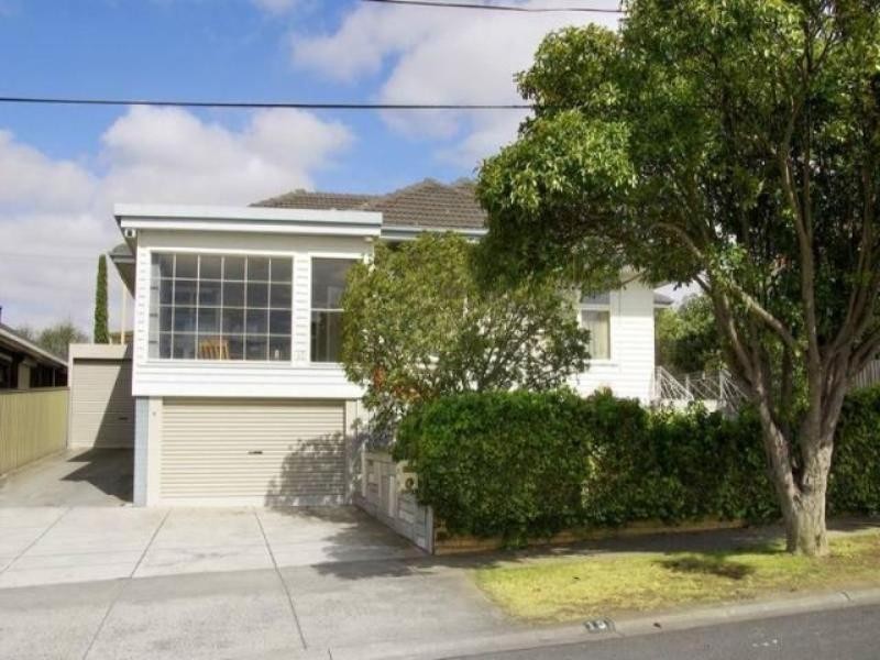 15 Royal Crescent, Hamlyn Heights VIC 3215