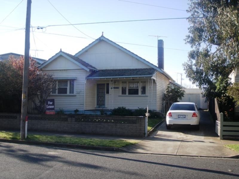 8 Kooyong Road, Drumcondra VIC 3215