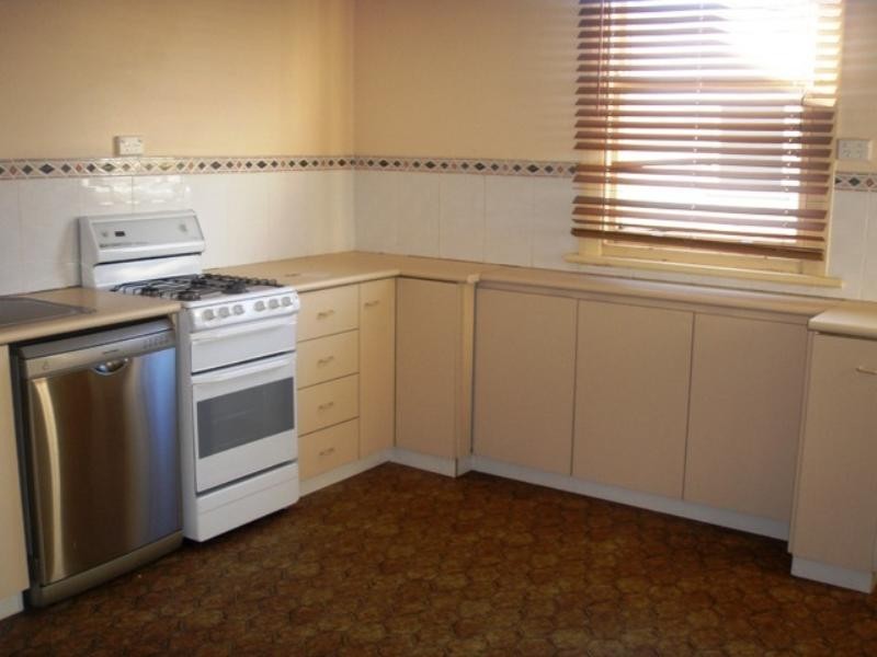 8 Kooyong Road, Drumcondra VIC 3215