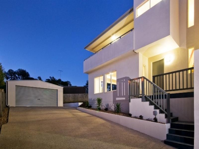 2/104 Camden Road, Newtown VIC 3220